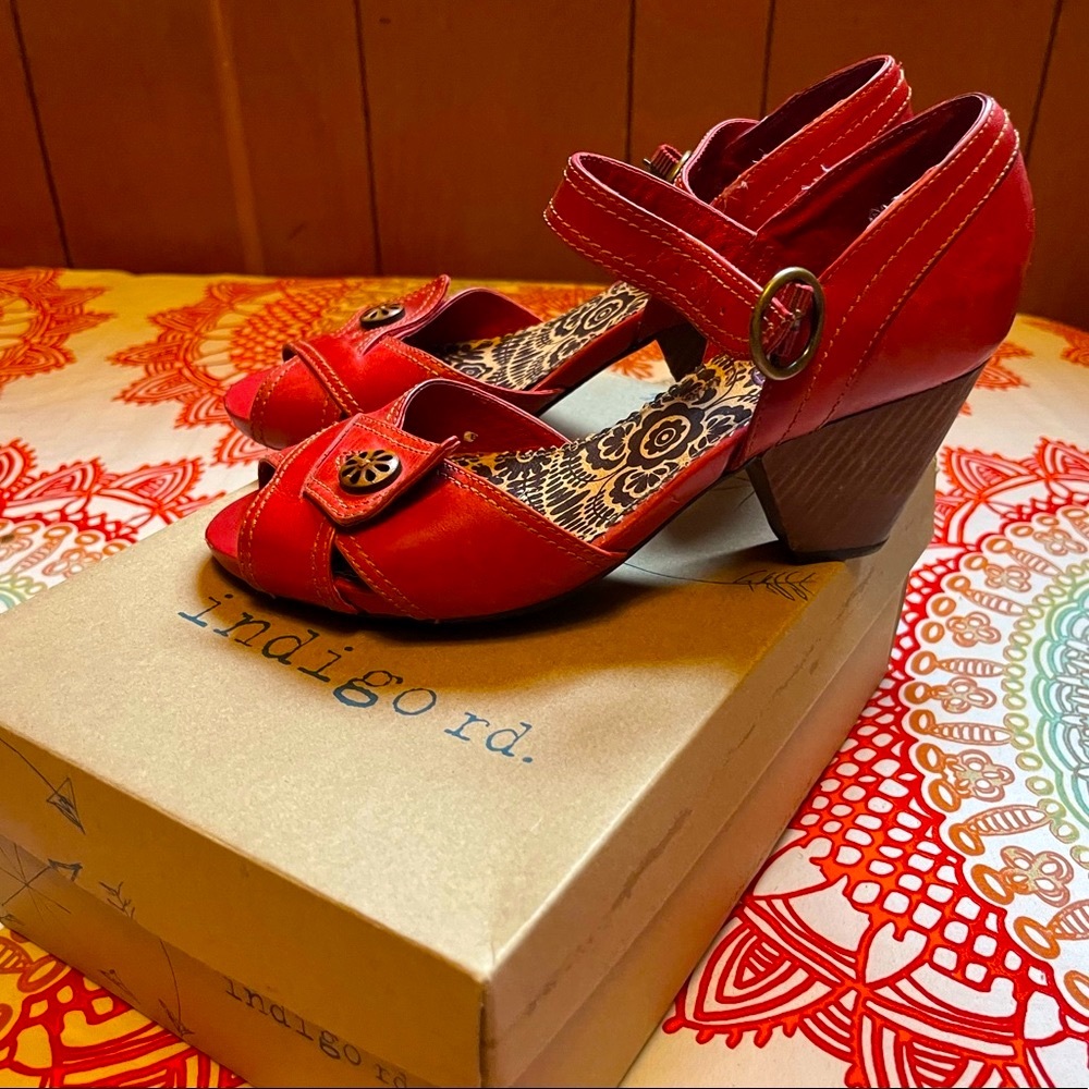 ÍNDIGO red leather shoes
